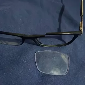 Reparación de lentes gafas de lectura de sol reparación de aros de lectura reparación de monturas de lentes Kairós 40 Panamá(6) (1)
