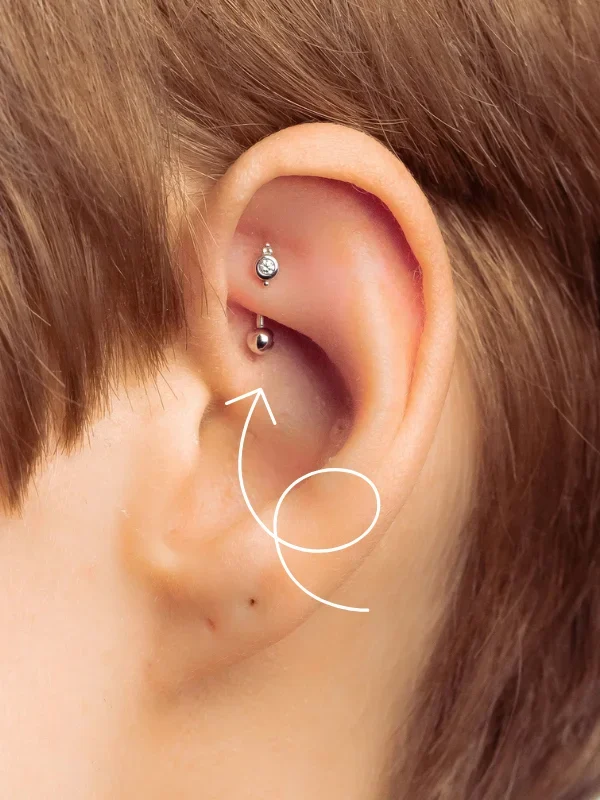 perforación piercing rook en la oreja cartílago Panamá